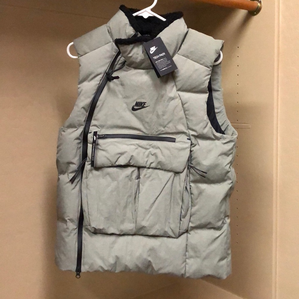 Rare Nike Tech Pack Downfill Vest - Picture 1 of 8